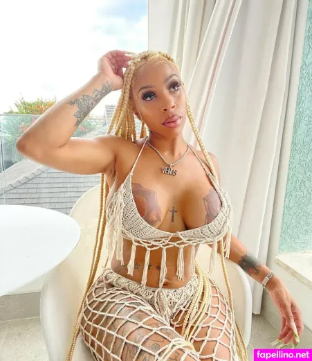 Venusflyyytrappp OnlyFans Thumbnail #YzMLKED2lU