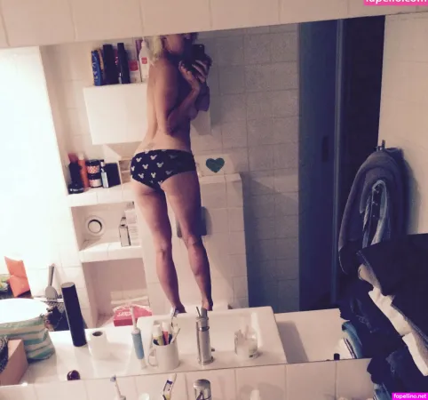 Veronica Maggio OnlyFans Thumbnail #UXYDHuXzNf