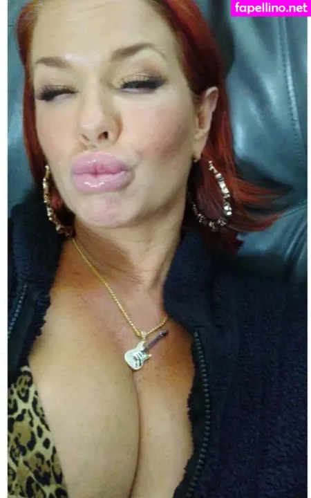 Veronicaavluv OnlyFans Thumbnail #OBoKXnE8J5
