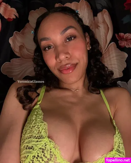 Veronicaglasses 1 OnlyFans Thumbnail #xMuXayNd6a
