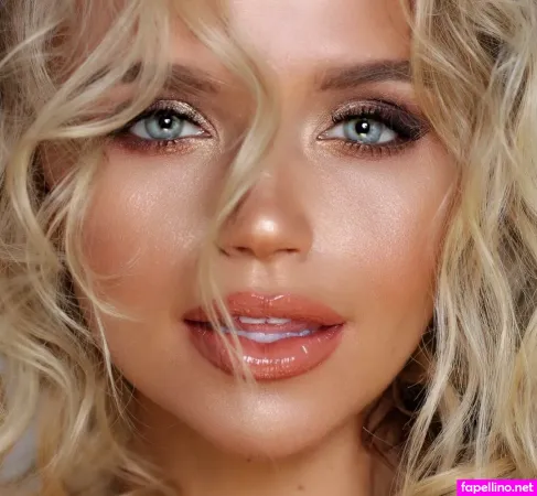 Veronika Dash OnlyFans Thumbnail #L6sqz9y7U6