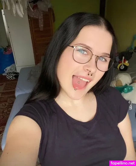 Verunkasub OnlyFans Thumbnail #1t7W7yA8b2