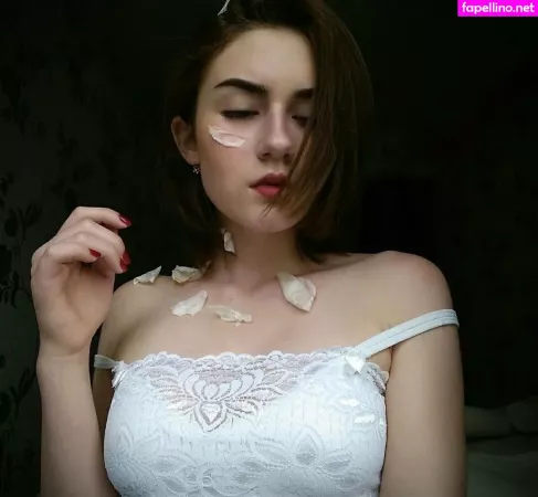 Veryniceice OnlyFans Thumbnail #brn8K5mGTV