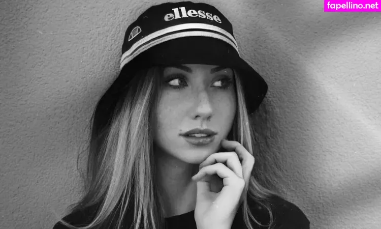 Veylaneey OnlyFans Thumbnail #1qXqA5Fr37