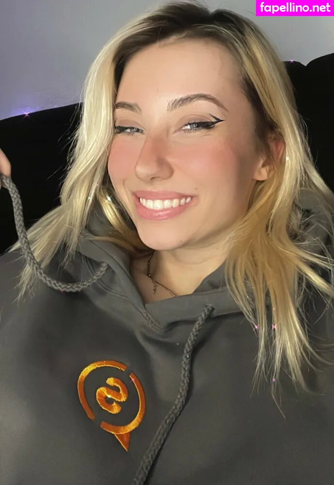 Veyla, veylaneey, veylaney Nude Leaked OnlyFans Photo #4JE0Y3zDEI