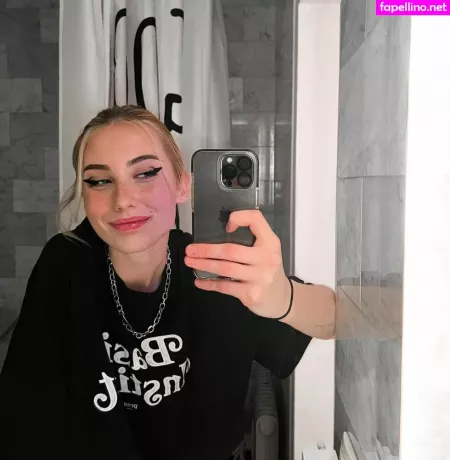 Veylaneey OnlyFans Thumbnail #4LhFNC38pp