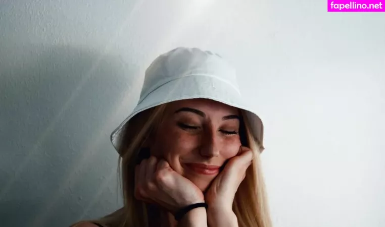 Veylaneey OnlyFans Thumbnail #SC82ZfbSSj