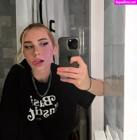 Veylaneey OnlyFans Thumbnail #TmFxRq3pC5