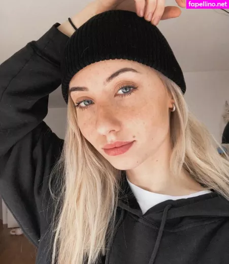 Veylaneey OnlyFans Thumbnail #gDTs1K9oVt