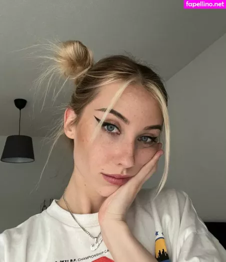 Veylaneey OnlyFans Thumbnail #twPxueSBOU