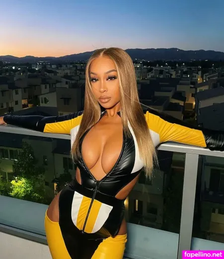Viandradunn OnlyFans Thumbnail #2qyACGnn3l