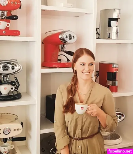 Vibing With Claudia OnlyFans Thumbnail #M2sVeSijue