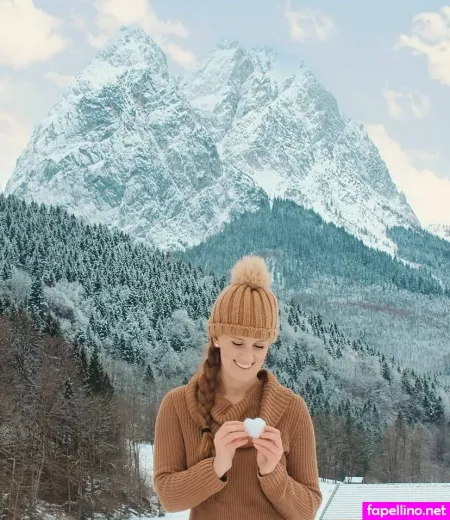 Vibing With Claudia OnlyFans Thumbnail #l4EG40TbUc