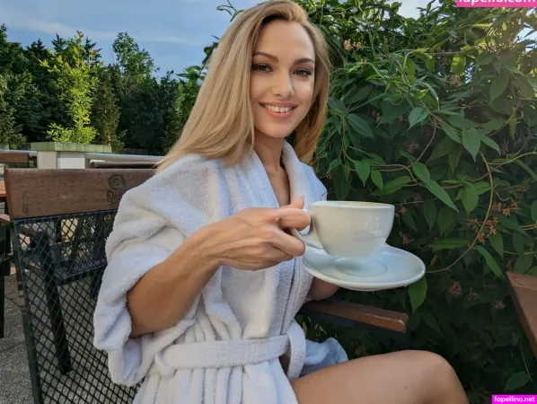 Vickyfox Official Main Profile Photo