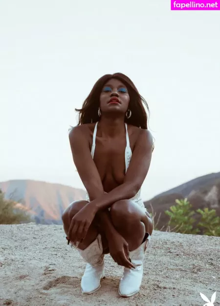 Victoria Antoinette OnlyFans Thumbnail #2OYbzDdla1