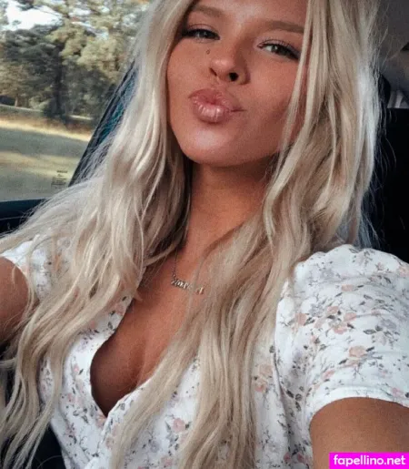 Victoria Lo Main Profile Photo