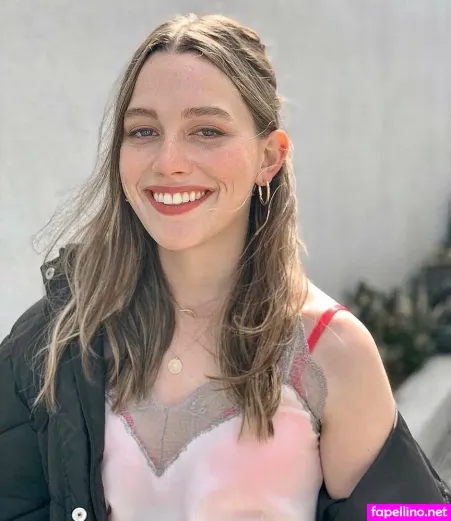 Victoria Pedretti OnlyFans Thumbnail #B8Ekma81CH