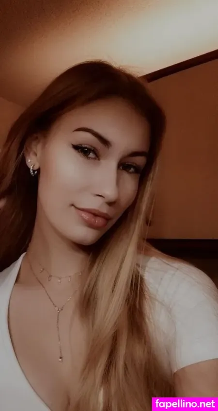 Victoria Schneider OnlyFans Thumbnail #E7THUuaB7J