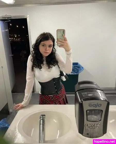 Victoria Winter OnlyFans Thumbnail #4NtbhIQ4T1