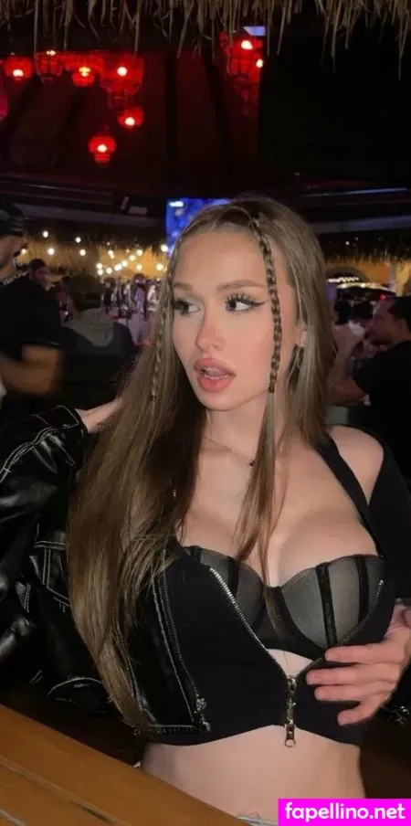 Victoriataylorxo OnlyFans Thumbnail #KgyTpdn1lL