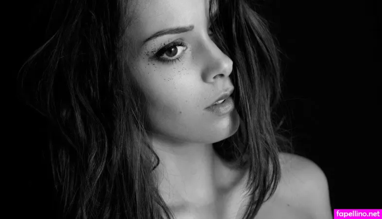 Victorienne Magnen OnlyFans Thumbnail #Kxn9P465Pv