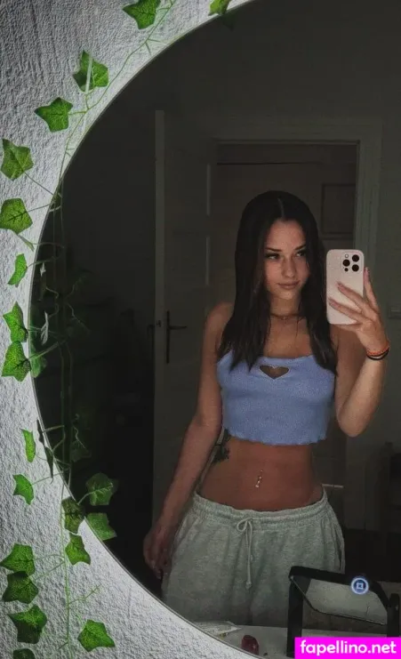 Vielzuklein 2 OnlyFans Thumbnail #3UVgxMLm8p