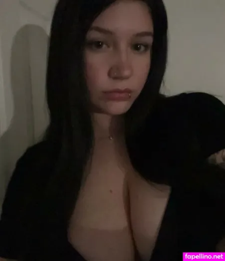 Viira OnlyFans Thumbnail #6KypWjLV9L