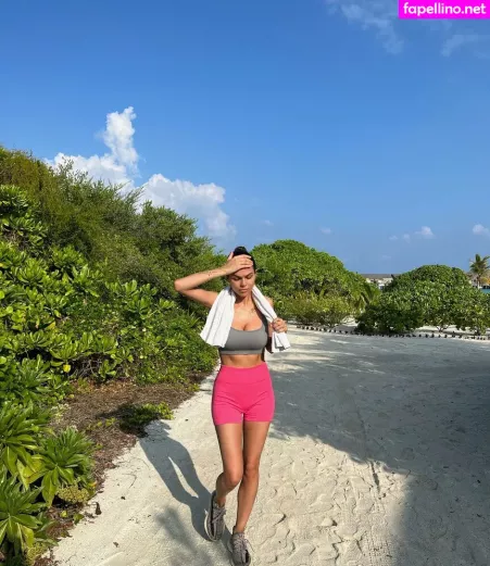 Viki Odintcova OnlyFans Thumbnail #lxDzXWO8pT