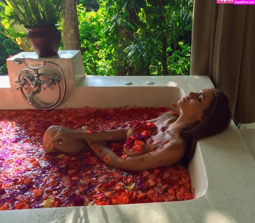 Vikiodintcova OnlyFans Thumbnail #acQAanzG3o