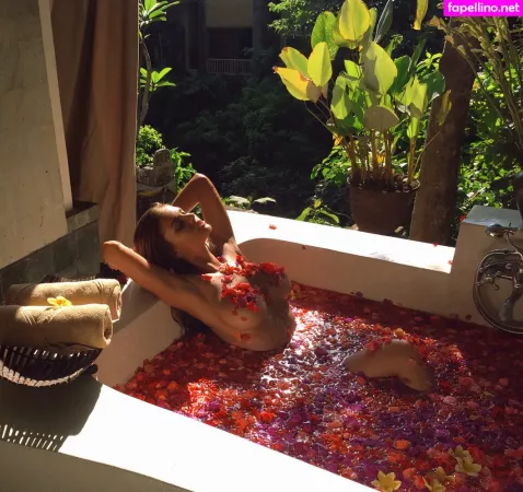 Vikiodintcova OnlyFans Thumbnail #b1WOs5krPX