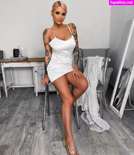 Viktoria Metzker OnlyFans Thumbnail #2J0ZmsCEam