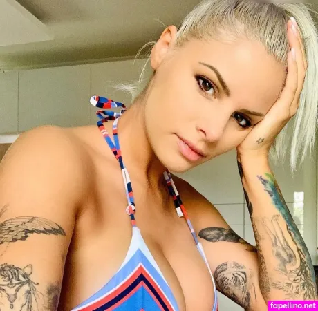 Viktoria Metzker OnlyFans Thumbnail #YaQR1xC52L