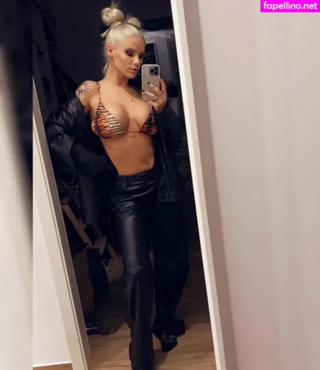 Viktoria Metzker OnlyFans Thumbnail #dDI8F8HFUj