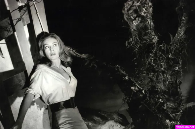 Vintage Sexy Celebs OnlyFans Thumbnail #NLNt16S03P