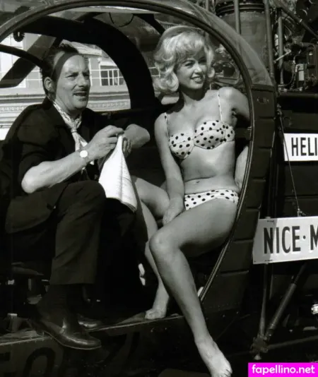 Vintage Sexy Celebs OnlyFans Thumbnail #TygiR0bqUi