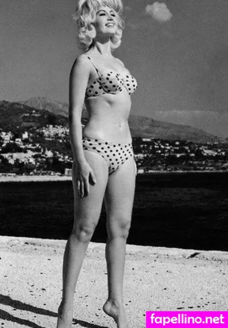 Vintage Sexy Celebs OnlyFans Thumbnail #snpDQh5YjH