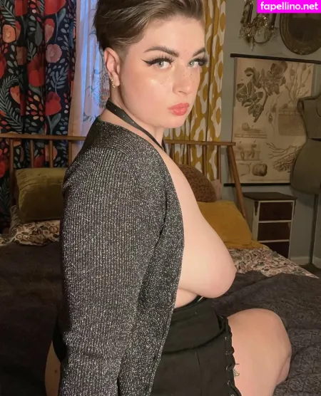 Vintage Vogue OnlyFans Thumbnail #66YnhBmDcO