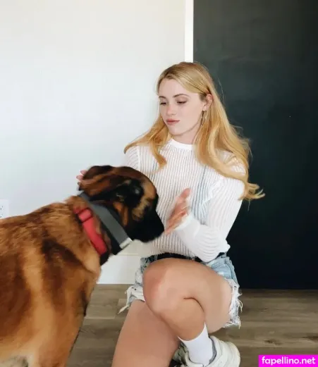 Violet Brinson OnlyFans Thumbnail #Fu8Mnw213M