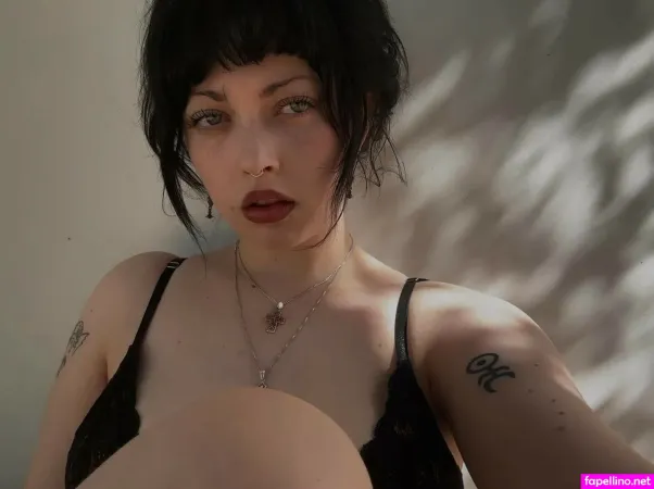 Violet Grohl OnlyFans Thumbnail #Gn4XFr6GeM