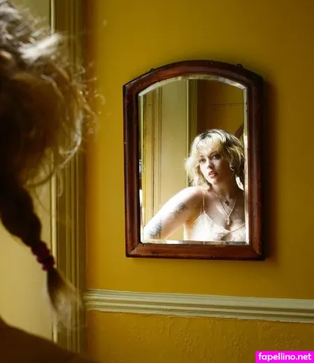 Violet Grohl OnlyFans Thumbnail #S2c1CaEEUT