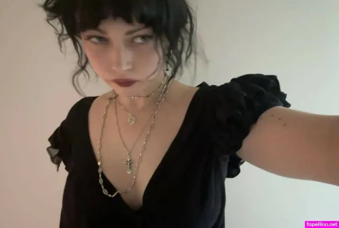 Violet Grohl OnlyFans Thumbnail #xlrk7rVxLw