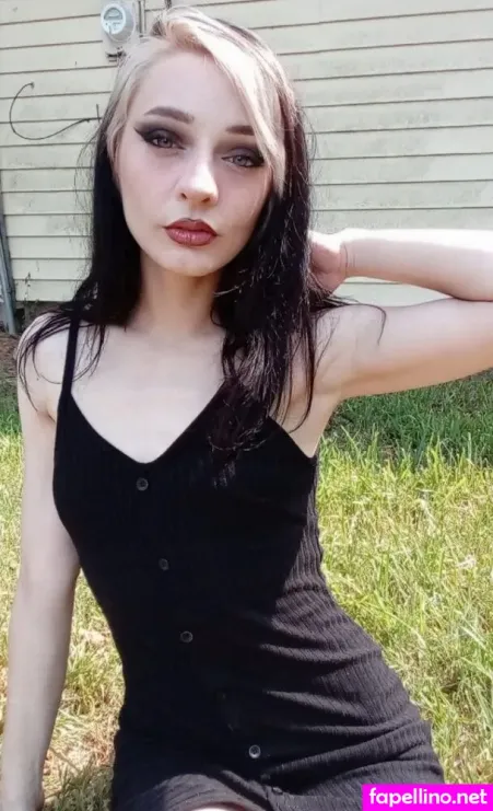 Violet Thorne OnlyFans Thumbnail #d3iAbRq0Le