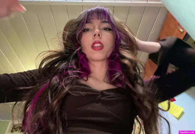 Violetdivine OnlyFans Thumbnail #KPTNqRgNZE