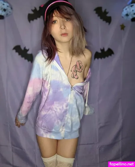 Violetfoxxxie OnlyFans Thumbnail #YFwkDGFYmx