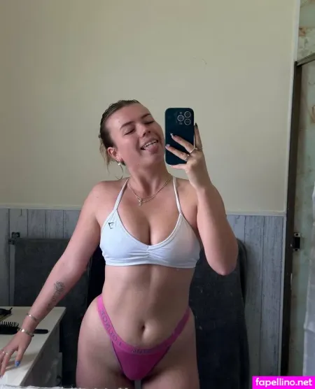 Vipholliesworldd OnlyFans Thumbnail #kHELIGlp8e