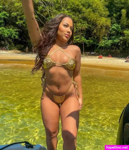 Vitoria Kelly OnlyFans Thumbnail #79sz5K1vIC