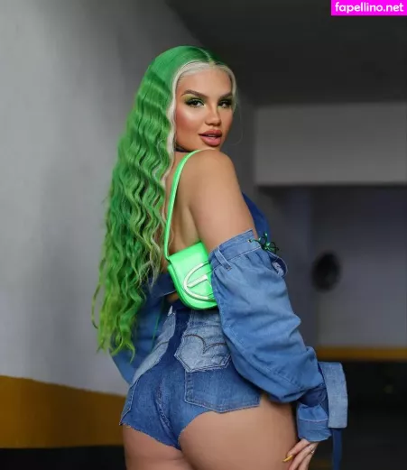 Vivi Wanderley OnlyFans Thumbnail #GUpIMz4who