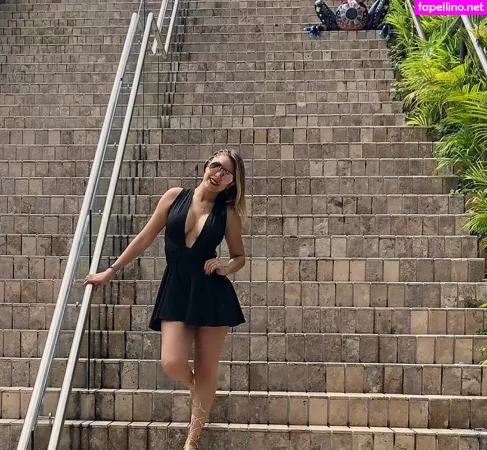 Viviane Lomelin OnlyFans Thumbnail #Q2O8vTRvNd
