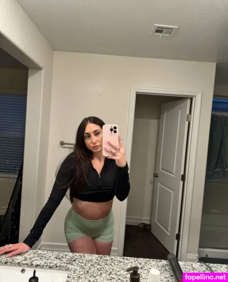 Viviannababy OnlyFans Thumbnail #0gNVo3ExJt