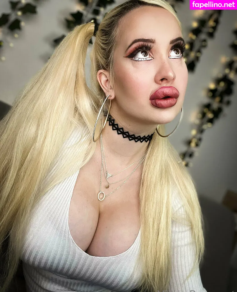 vivianrosefree, vivianroseofficial Nude Leaked OnlyFans Photo #De7OShWjMR